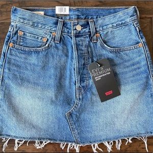 Levi’s Premium Denim Skirt Deconstructed Skirt Urban Outfitters Sz 27. MSRP $98